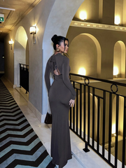 Fustan I Gjatë Me Trëndafil Përpara